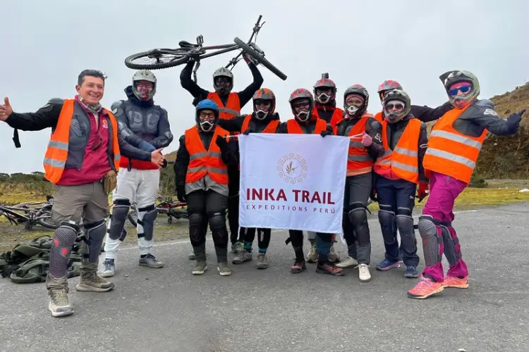 Inka Jungle biking group at Abra Málaga, Peru